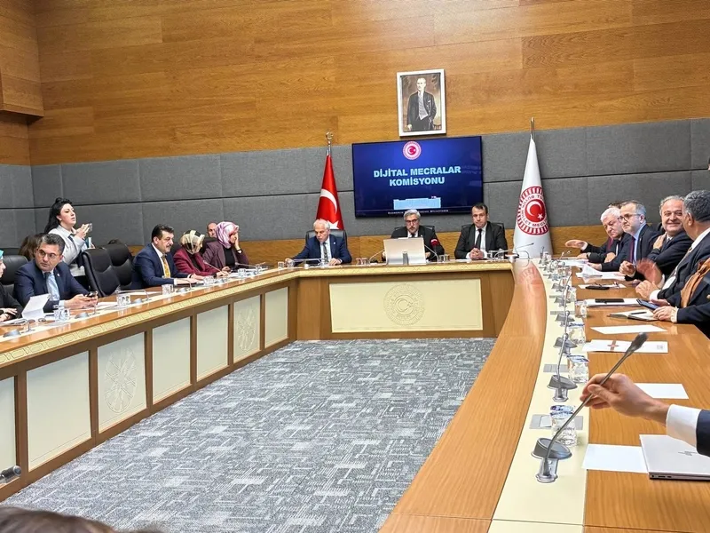 google-icin-hesap-gunu-dijital-mecralar-komisyonu-tbmmde-toplandi-gundem-algoritma-degisikligi-1746699642517.jpeg Dijital Mecralar Komisyonu toplandı (Takvim.com.tr)