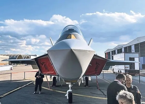 pariste-havacilik-fuarina-turk-damgasi-savunma-sanayiinde-hedef-1-milyar-dolarlik-ihracat-1687322472581.jpg Paris'te havacılık fuarına Türk damgası: Savunma sanayiinde hedef 1 milyar dolarlık ihracat-3