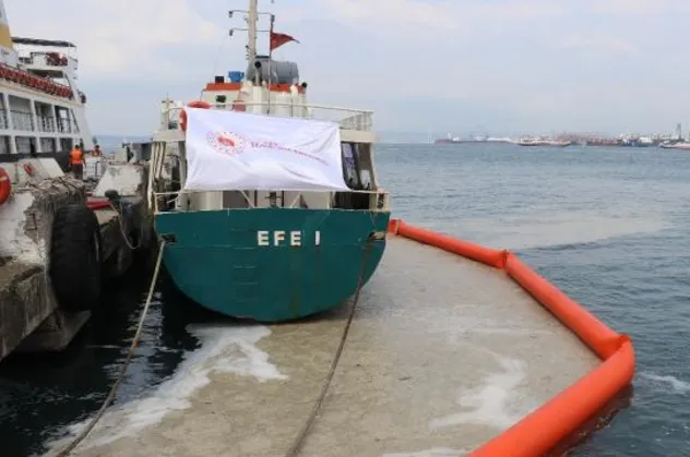 Marmara'da müsilaj ile mücadele: Yalova'da 1622 metreküp deniz salyası toplandı