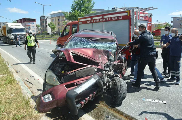 Bursa'da feci kaza! Kontrolden çıktı dehşet saçtı: 6 yaralı