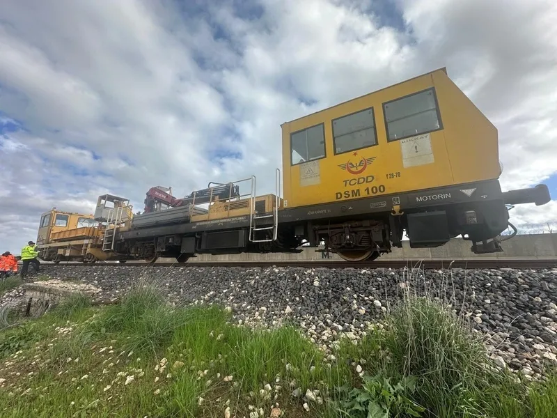 suriye-sinirindaki-350-kilometrelik-tren-hatti-trafige-acildi-karkamis-nusaybin-senyurt-mardin-1776067550473.jpeg Suriye sınırındaki 350 kilometrelik tren hattı trafiğe açıldı: Karkamış-Nusaybin | Şenyurt-Mardin-2