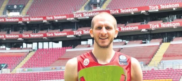 Kanarya Cimbom’un kaptanını alıyor