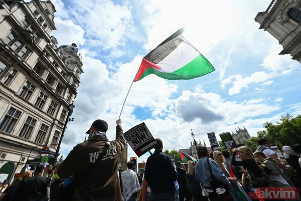 İngiltere'de on binlerce kişi Filistin için tek ses oldu: Gazze'de soykırıma son verin - 12