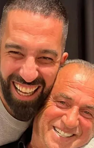 Galatasaray'da kadroya alınmayan Arda Turan'ın dün akşam İstanbul'da Fatih Terim ile bir araya gelmesi olay yarattı