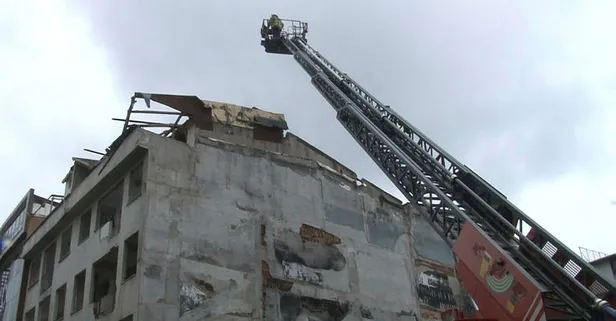 Güngören’de 5 katlı binanın çatısı çöktü: 1 yaralı