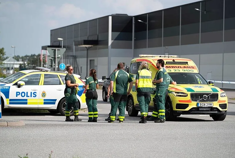 Cami yakınlarındaki 2 kişi yaralandı