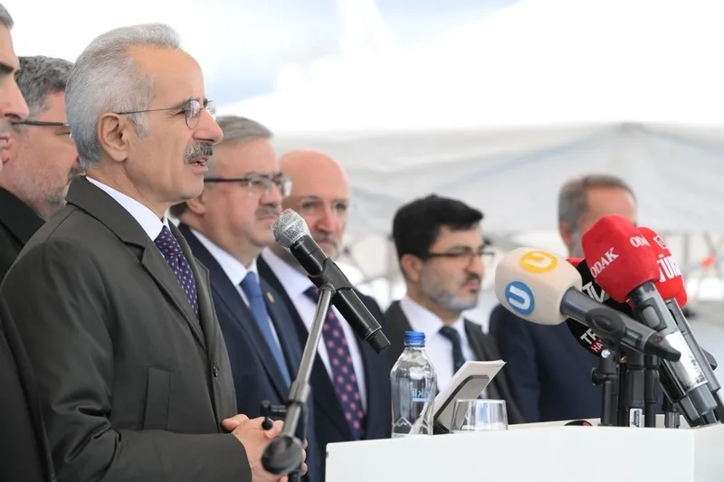 115-milyon-kisi-daha-yht-konforuyla-seyahat-edecek-bakan-uraloglu-detaylari-duyurdu-1775229857491.jpeg Ankara-İzmir hızlı tren hattında geri sayım: 11,5 milyon kişi YHT konforuyla seyahat edecek-4