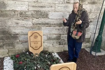 Aşkından Monna Rosa şiirini yazdığı Muazzez Akkaya Sezai Karakoç'un mezarını ziyaret etti!
