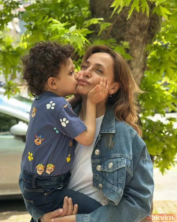 Didem Balçın ve oğlu