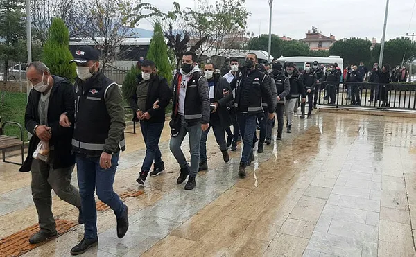 sarallar-operasyonunda-78-supheli-adliyeye-sevk-edildi-1657221425093.jpg Sarallar operasyonunda 78 şüpheli adliyeye sevk edildi-4