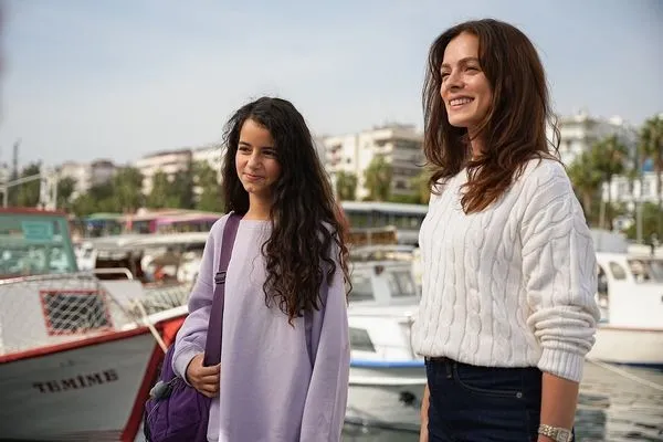 sandik-kokusunda-degisim-kasirgasi-esecek-ekipten-biri-gitti-yerine-basrol-geliyor-1721206258530.jpg Ekipten biri gitti yerine başrol geliyor! Sandık Kokusu'nda değişim kasırgası esecek-6