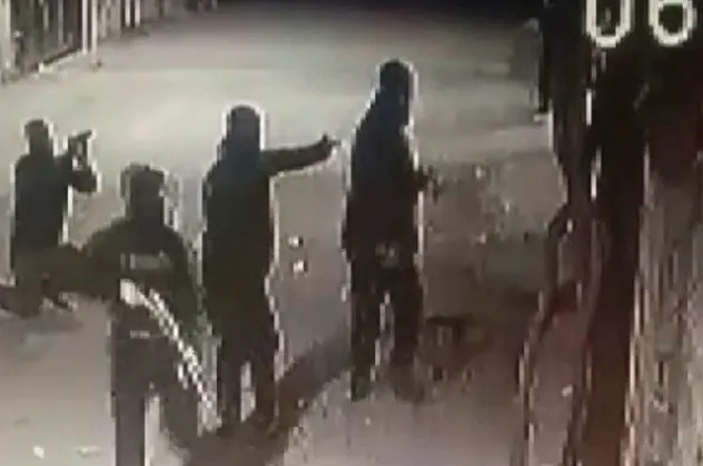 Adana'da film sahnelerini aratmayan olay! Önce kurşunladılar ardından benzin dökerek yaktılar