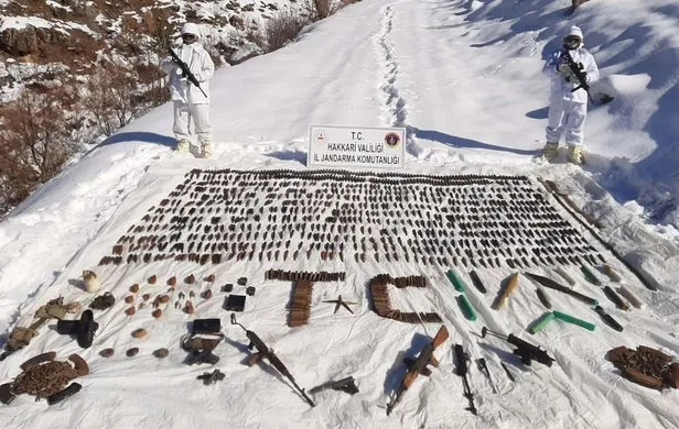 PKK'nın kökü kazınıyor! Eren Kış-18 Hakkari-Kazan Vadisi Şehit Jandarma Astsubay Başçavuş Timuçin Aladağ operasyonu başlatıldı-7