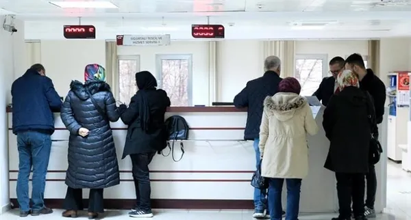 iste-calisan-eytliye-prim-rehberi-emekli-olup-calisanin-maasi-duser-mi-memurlarin-ayliginda-kesinti-olur-mu-1690146968567.jpeg Çalışan EYT'liye prim rehberi! Emekli olup çalışanın maaşı düşer mi? Memurların aylığında kesinti olur mu?-7