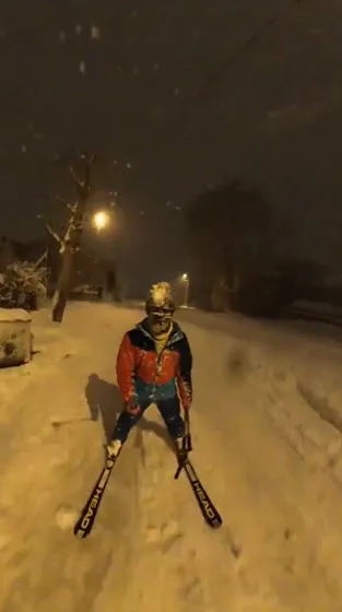 ibb-yuzunden-yasanan-kar-esareti-vatandasa-kaymayi-da-ogretti-avcilardan-firuzkoye-kayarak-gitti-1643093283401.jpg İBB yüzünden yaşanan kar esareti vatandaşa kaymayı da öğretti! Avcılar'dan Firüzköy'e kayarak gitti-7