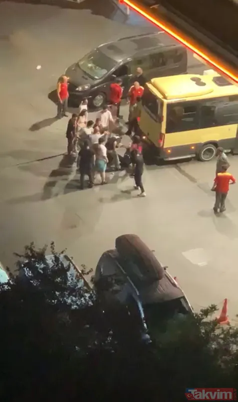 İstanbul'da şoka sokan anlar: Otomobili kavga ettiği kişilerin üzerine sürdü - 3