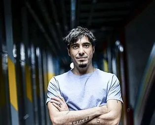 Manga solisti Ferman Akgül sağlık sistemini övdüğü için linç edildi