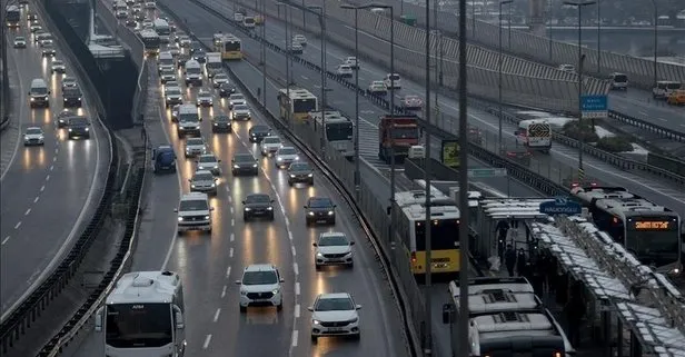 İstanbul’da trafik yine kilit | YOL DURUMU