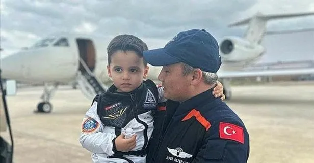 Türk astronot Alper Gezeravcı dünyaya döndü! Merhaba dünya, ben geldim sözleriyle sosyal medya hesabından paylaştı