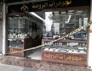 Altınları çalmak isterken yangın çıkardılar