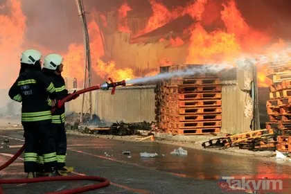 Konya’da mobilya dekorasyon fabrikasında yangın