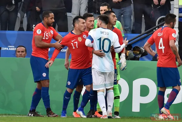 Messi ve Medel fena kapıştı! Kırmızı kartlar havada uçuştu - 9