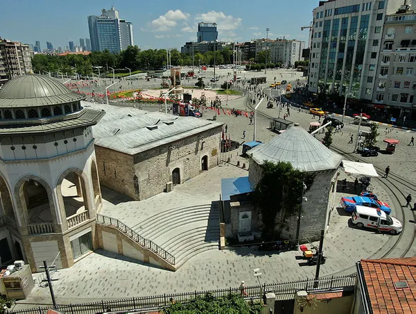 1625047419087.jpg İBB 300 yıllık esere derme çatma yapı ekledi! İstanbul'un göbeğinde tarih katliamı-3