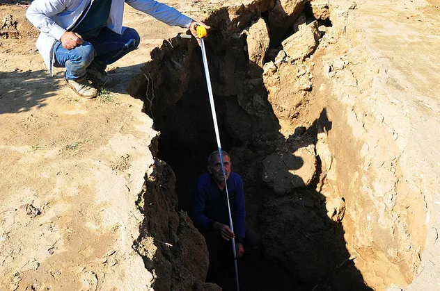 Manisa'da korkunç görüntü! Fay hattında dev yarıklar oluştu...