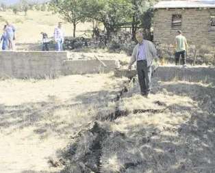 Yol ortadan ikiye ayrıldı