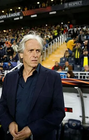 Teşhisi koyuyor, tedaviyi uyguluyor ! Fenerbahçe Portekizli hoca Jorge Jesus ile bambaşka bir kimliğe büründü