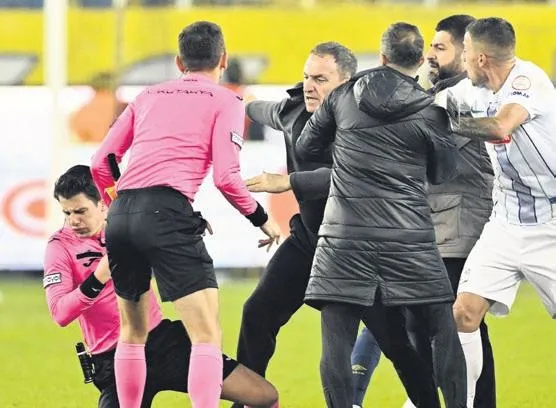 kara-gece-1702341582643.jpeg Kara gece! Ankaragücü Başkanı Faruk Koca'dan Halil Umut Meler'e yumruk!-7