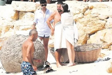 Melis Sezen ve Atilla Bingöl Çeşme tatillerinde dolu dizgin aşk yaşadılar!
