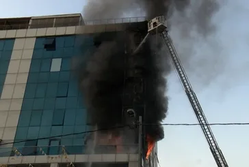 İstanbul Ataşehir'de 8 katlı bir binada yangın!