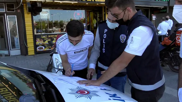 tisortuyle-de-mesaji-verdi-ama-kisitlamada-nisanlisina-cicek-goturen-genc-3-bin-460-tl-ceza-yedi-1621073285002.jpg Tişörtüyle de mesajı verdi ama... Kısıtlamada nişanlısına çiçek götüren genç 3 bin 460 TL ceza yedi-5