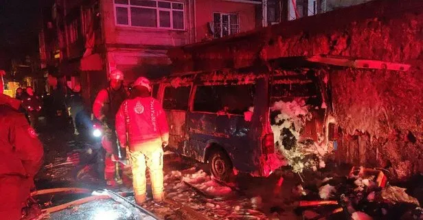 İstanbul’da park halindeki panelvan alev alev yandı