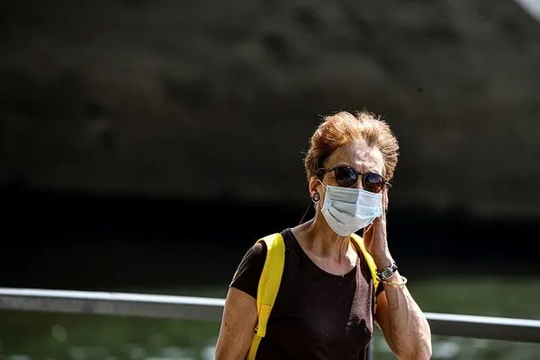 Fransa'da koronavirüsten dolayı iş yerlerinde maske takmak zorunlu olacak-4