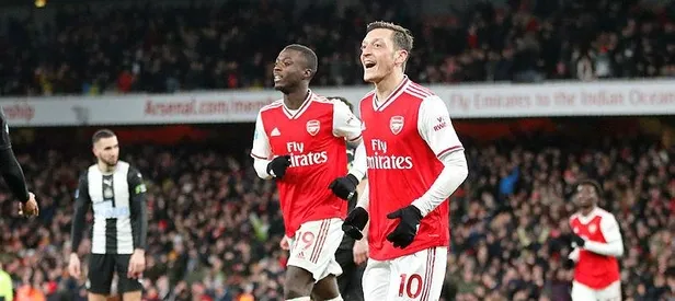 Mesut attı Arsenal kazandı!
