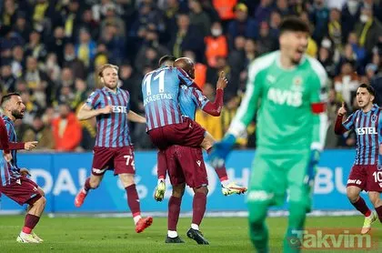 Fenerbahçe, Trabzonspor karşısında 10 kişi! İrfan Can Kahveci kırmızı kart gördü: İşte o pozisyon