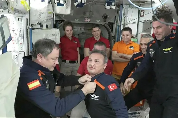 Türkiye'nin ilk astronotu Alper Gezeravcı'dan Türkçe mesaj: Şehitleri unutmadı! Dragon Uluslararası Uzay İstasyonu'na kenetlendi-5