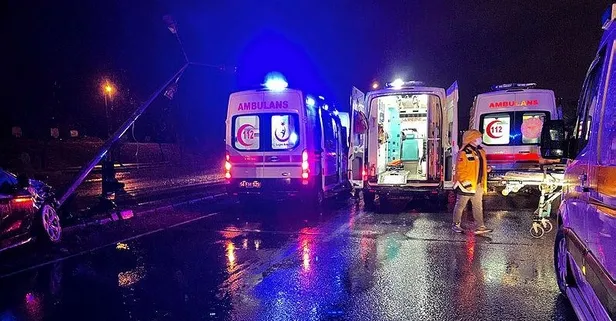 Sakarya'da 2 halk otobüsü, kamyonet ve otomobilin karıştığı kazada can pazarı yaşandı