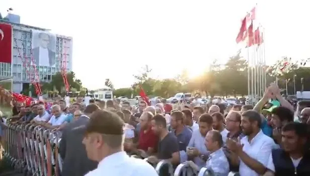 Başkan Göksu İBB önünde! İşçiler böyle seslendi...