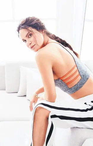 Ebru Şallı kedisi olan takipçilerini uyardı!