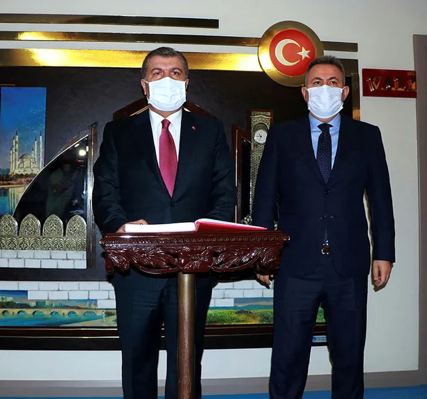 saglik-bakani-fahrettin-kocadan-umutlandiran-aciklama-salginin-hizini-kestik-1602234968110.jpg Sağlık Bakanı Fahrettin Koca'dan umutlandıran açıklama: 'Salgının hızını kestik'-1
