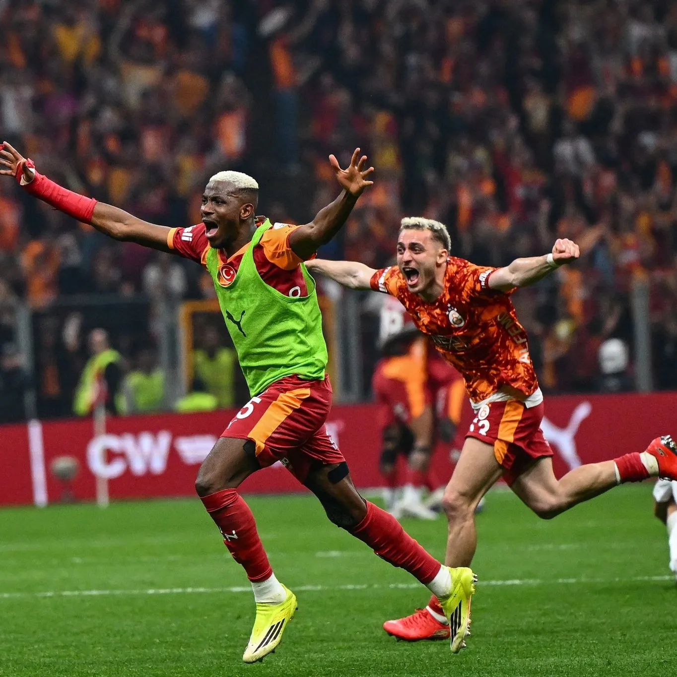 Kral yine sahnede