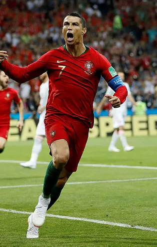 Cristiano Ronaldo'nun İtalya'daki evi büyüledi