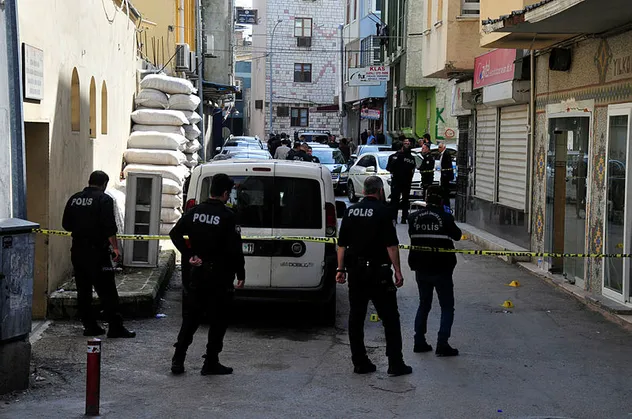 Adana'da otopark kavgası: 3 yaralı