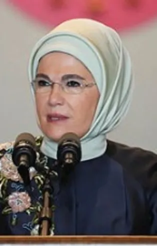 Emine Erdoğan'dan gençlere dayanışma çağrısı