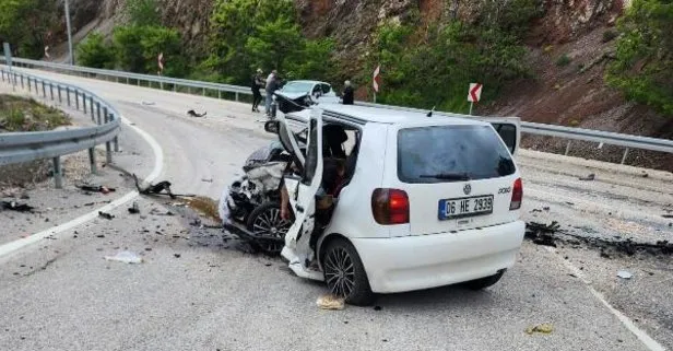 Ankara’da otomobiller kafa kafaya çarpıştı: 3 ölü, 4 yaralı