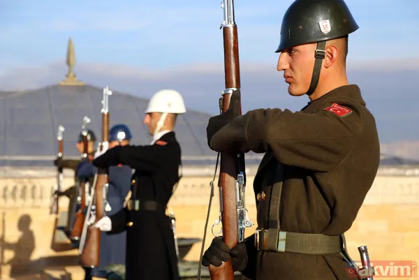 Anıtkabir askerleri kaç saat nöbet tutuyor? Anıtkabir'de saygı nöbeti tutan askerler işte böyle seçiliyor - 17