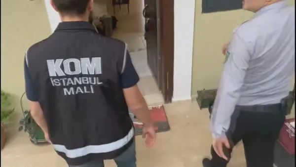 borsa-islemlerinde-usulsuzluk-iddiasiyla-8-kisi-gozaltinda-borsa-istanbulda-manipulasyon-iddiasi-sonrasi-dugme-1664713740091.jpg Borsa işlemlerinde usulsüzlük iddiasıyla 8 kişi gözaltında! Borsa İstanbul'da manipülasyon iddiası sonrası düğmeye basıldı-7